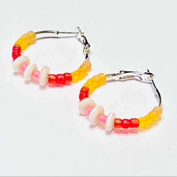 BOMBSHELL ON THE BEACH 30mm Beaded Hoop Earrings - Picture 4 of 7